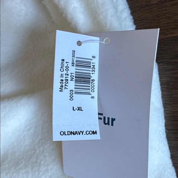 Old Navy Cream Beanie with Faux Fur Pom - Picture 2 of 3